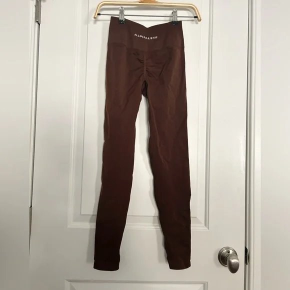 Alphalete Amplify Legging in Rich Brown - Picture 1 of 3